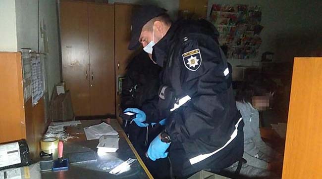 ​У Києві пограбували поштове відділення - винесли з каси сім тисяч гривень