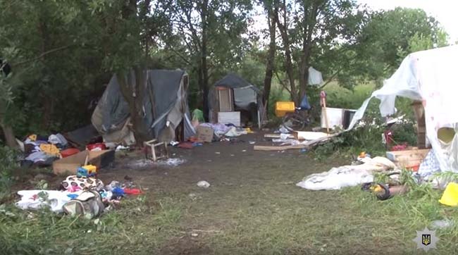 ​На Львівщині зловмисникам, що розгромили табір ромів та вбили одного із них, повідомили про підозру