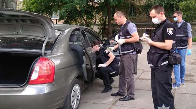 ​У Шевченківському районі столиці знайшли померлого чоловіка із вогнепальними пораненнями