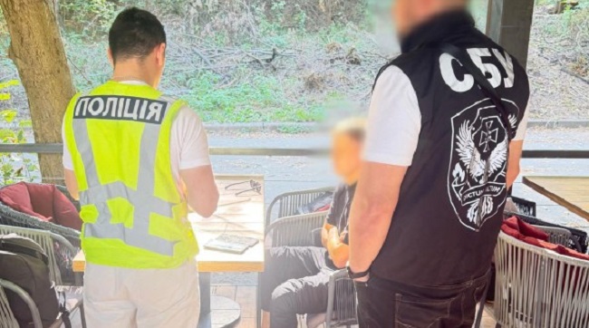 ​Поліція Києва повідомила про підозру адвокату, який за 15 000 доларів обіцяв забронювати чоловіка від призову в ЗСУ