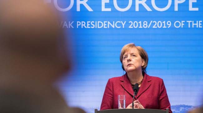​На саміті Вишеградської четвірки Меркель заявила про необхідність гарантувати, що Україна буде транзитною