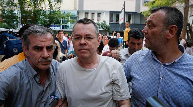 ​Суд у Туреччині відмовив у звільненні пастора Ендрю Брансона - громадянина США