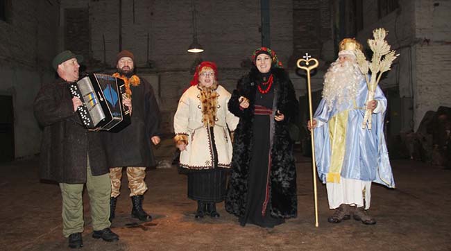 ​Свято на передовій: українських воїнів з Новорічними святами привітали львівські колядники
