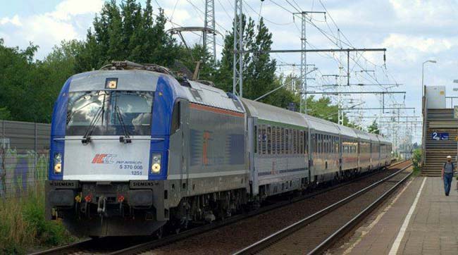 ​У літку їздити потягом до Польщі українцям стане значно легше