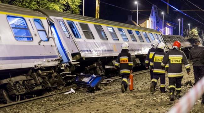 ​У Польщі сталася залізнична аварія - пасажирський потяг зіткнувся з вантажним, постраждали 24 людини