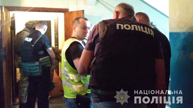 ​У Києві затримали чоловіка, який взяв у заручники власних дітей