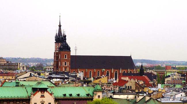 ​У Польщі затримали Українця, чий дрон застряг на дахівці Маріацької базиліки у Кракові