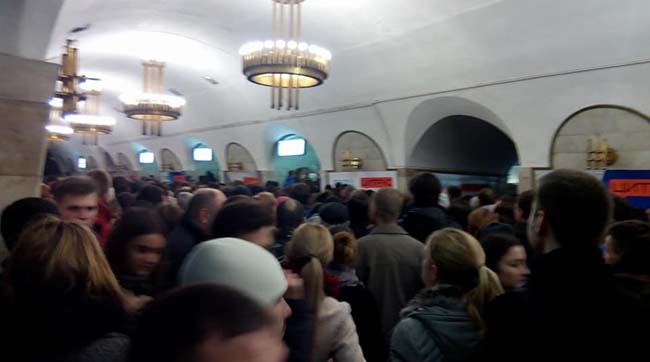 ​В Киеве перекрыли станцию метро «Крещатиик». Почему - неизвестно