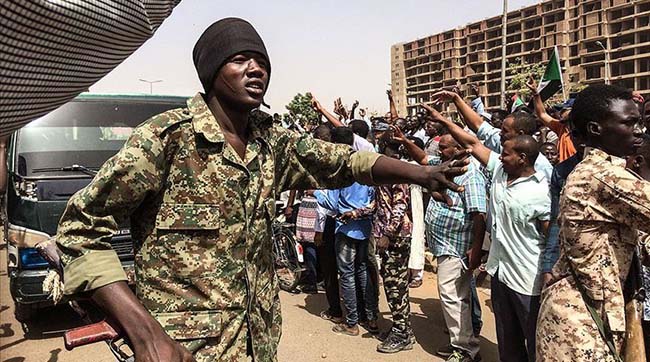​У Судані стався військовий переворот, президент країни взятий під варту