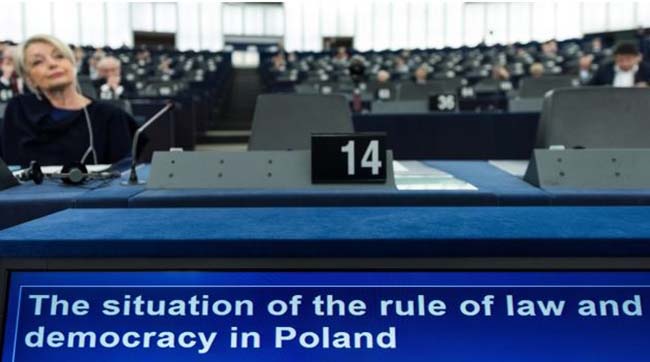 ​Європарламент ухвалив критичну резолюцію про демократію в Польщі