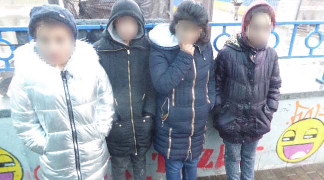 ​У Києві затримали на місці злочину кишенькових крадіїв з Закарпаття