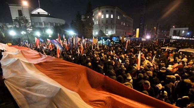 Польша может утратить парламентскую демократию
