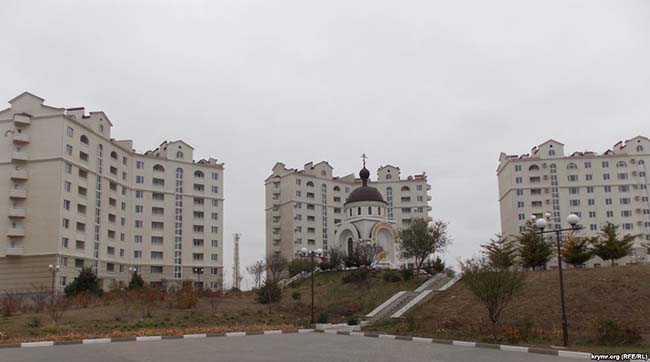 ​В Севастополе оккупанты опечатали помещения общежития с людьми внутри