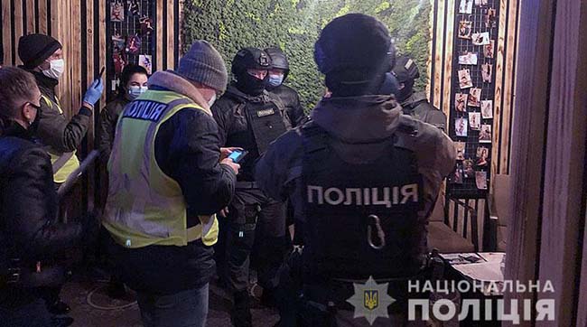 ​У центрі Києва правоохоронці викрили діяльність кількох борделів, замаскованих під масажні салони