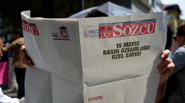 ​У Туреччині затримали журналістів видання Sözcü. На знак протесту газета вийшла з порожніми шпальтами