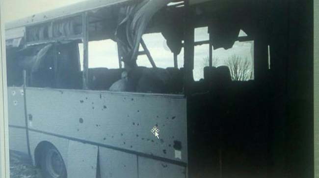​В окупованому Докучаївську терористам нагадали про розстріляний два роки тому рейсовий автобус