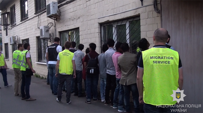 ​Поліція Києва затримала організаторів нелегального переправлення іноземців до країн Шенгенської зони