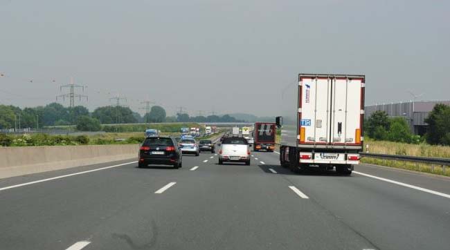 Польща надасть Україні додаткові дозволи на вантажні перевезення