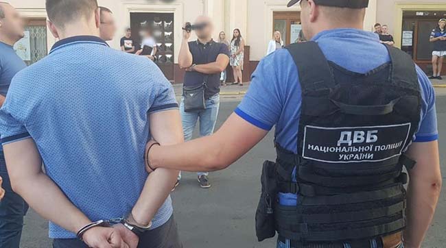 ​У Чернівецькій області внутрішня безпека викрила слідчого поліції у хабарництві
