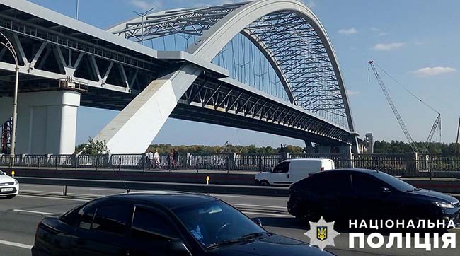 ​24 мільйони збитків на будівництві Подільського мосту - директору генпідрядної організації повідомлено про підозру за двома статтями Кримінального кодексу України