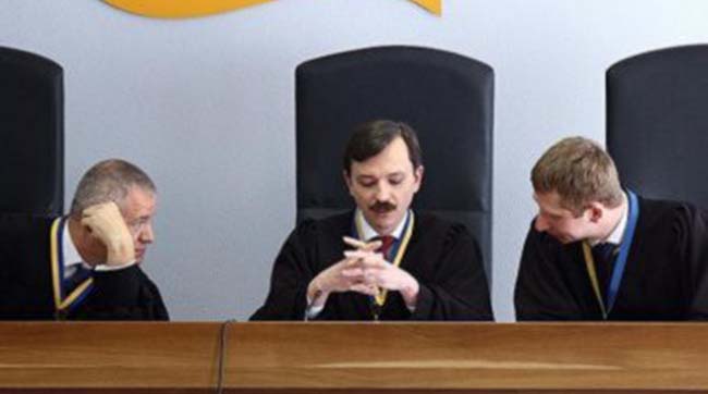 ​Захисник януковича звернувся до суду з заявою про виправлення описок у вироку