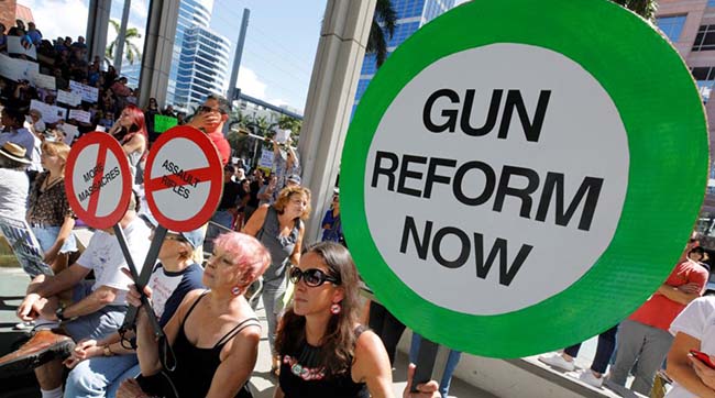 ​Після стрілянини у Флориді учні закликають уряд США посилити регулювання обігу зброї