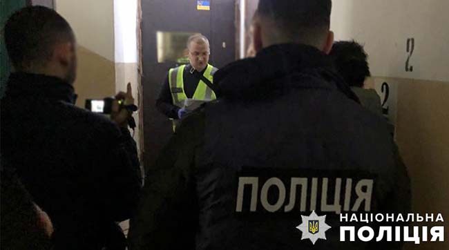 ​Поліцейські Києва повідомили про підозру трьом помічникам приватного нотаріуса, які здійснювали нотаріальну діяльність за його відсутності