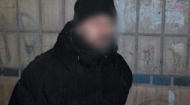 ​У Києві затримали грабіжника під час крадіжки відеореєстратора з авто