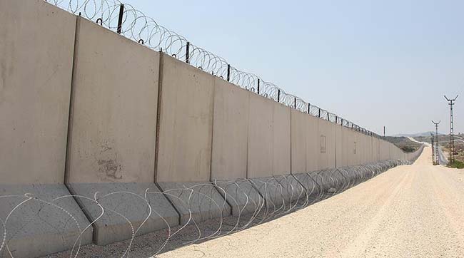 ​Туреччина продовжує будувати стіну на кордоні з Сирією