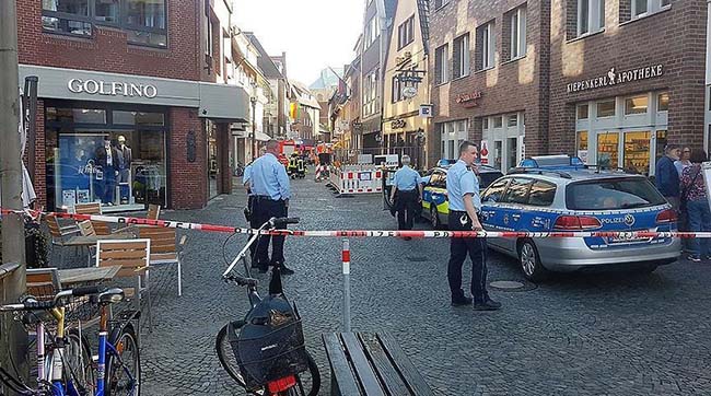​В немецком Мюнстере грузовик врезался в кафе, есть погибшие и раненые