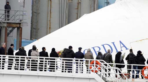 Пострадавшие в крушении лайнера Costa Concordia требуют привлечь компанию к суду