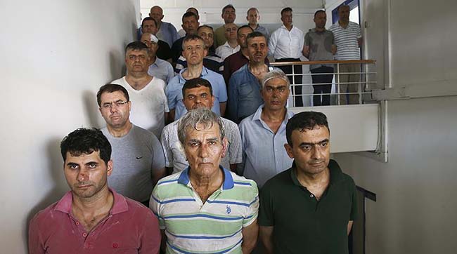 У Туреччині заарештовані генерали-заколотники
