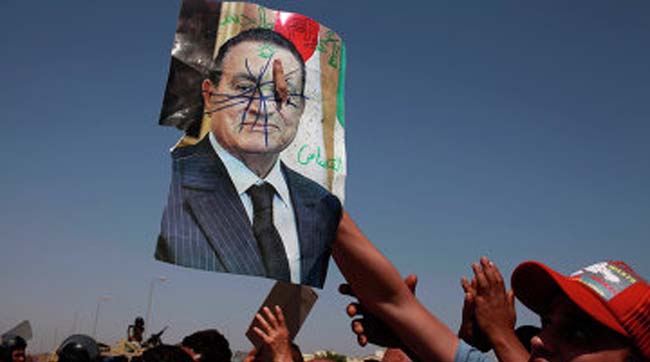 Мубарак доставлен в тюрьму под Каиром, где будет отбывать наказание 
