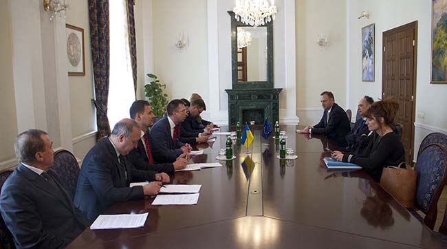 ​ЄС підтримує Україну у боротьбі з російською агресією та на шляху здійснення реформ