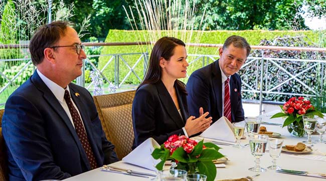 ​Екс-кандидатка у президенти Білорусі Тихановська зустрілась із заступником держсекретаря США у Литві