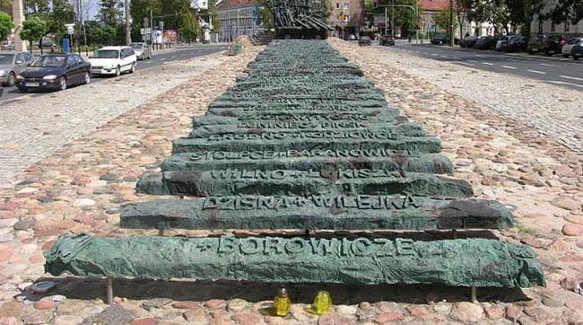 ​У місті Бар Вінницької області місцеві поляки вшанували жертв так званої Польської операції НКВС