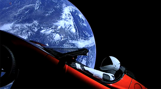 ​Ілон Маск ракетою Falcon Heavy відправив в навколосонячну орбіту ракету-носій з Tesla на борту