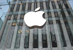Apple відкликала позов проти підлітка