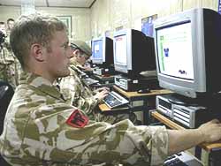 Британских солдат отучат от социальных сетей