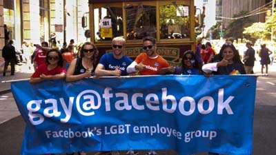 На гей-иконки Facebook пожаловались в прокуратуру 
