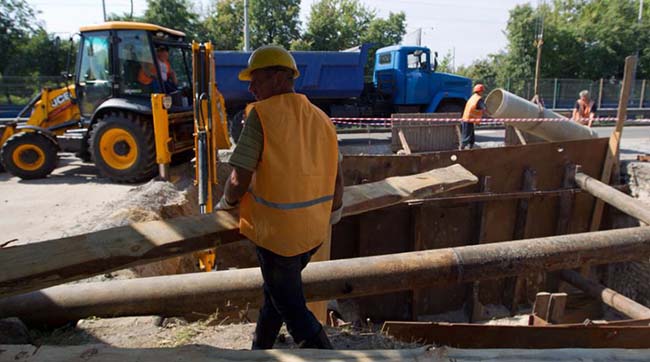 У столиці відновлене будівництво нового каналізаційного колектора