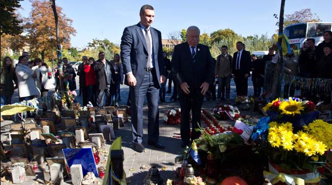 Віталій Кличко і Лех Валенса вшанували пам'ять героїв Небесної Сотні