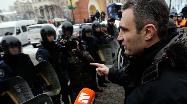 Брати Клички разом з активістами тримають силовий удар на Шовковичній