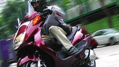 У столиці інспектори ДАІ повернули власнику викрадений мотоцикл