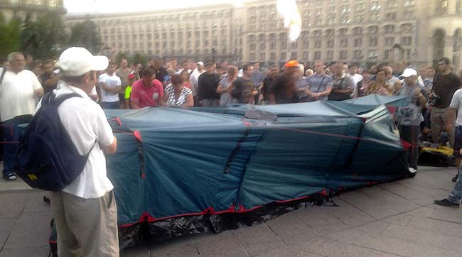 На Майдані Незалежності активісти врадіївського протесту встановили намети