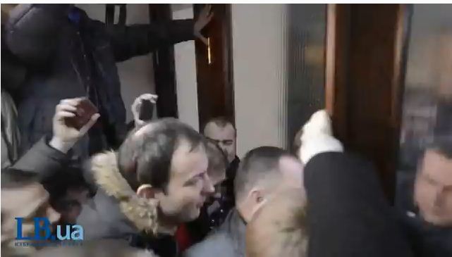 За штурм Київської міської державної адміністрації активістів притягують до відповідальності