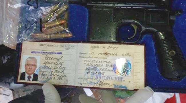 У Києві на підпільній фабриці виготовлення бойових патронів знайшли пістолет Чечетова
