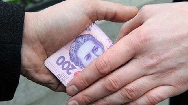 У Києві водій-порушник без посвідчення водія пропонував хабар 200 гривень