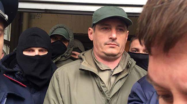 Активісти впізнали «зелених чоловічків», які сьогодні захопили перший поверх Київради і побили депутатів