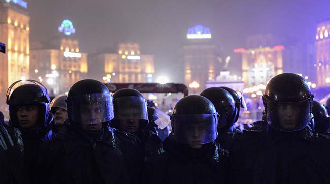 «Беркут» заблокував автівку із звукопідсилювальною апаратурою для мітингувальників Євромайдану